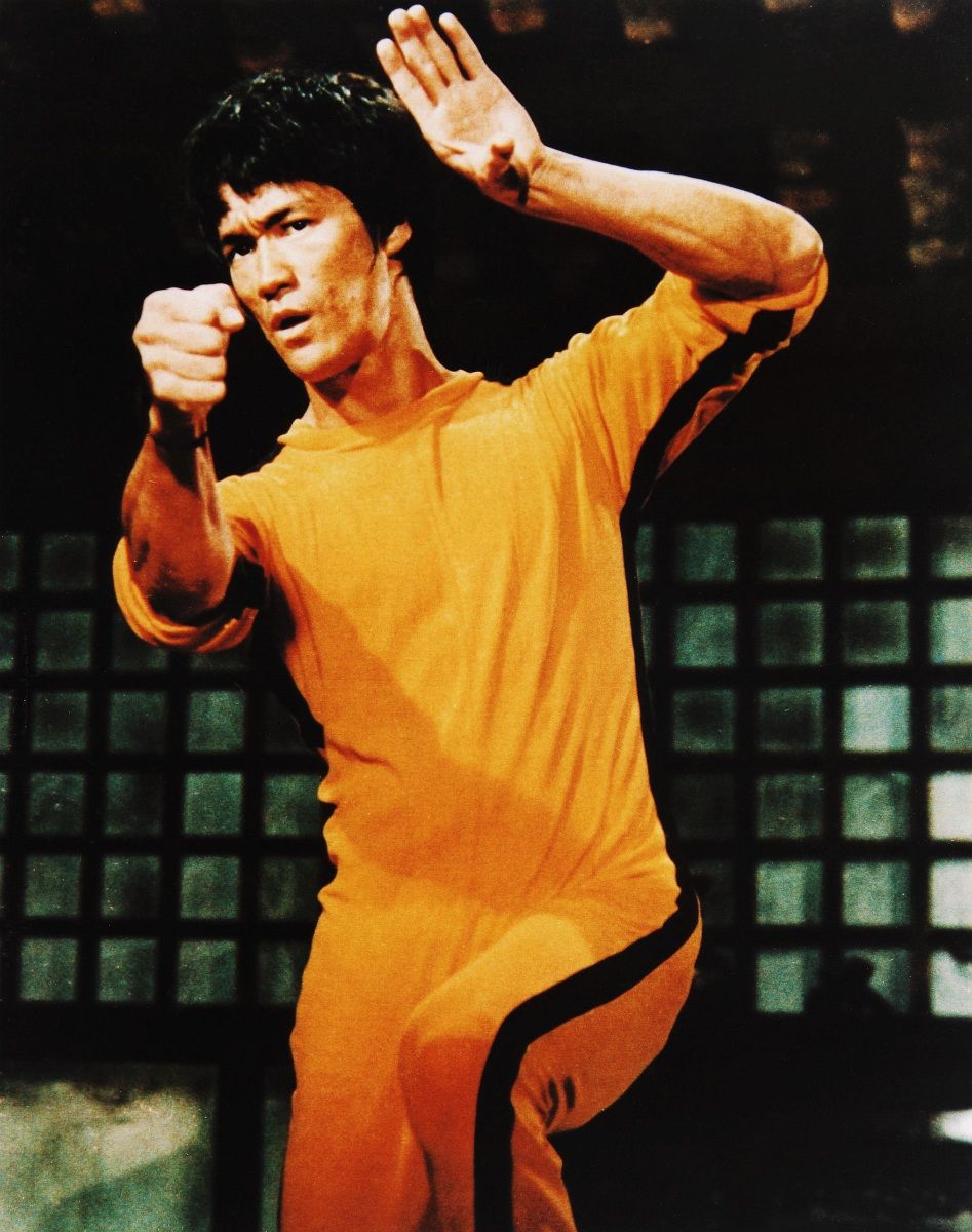 Elárverezik Bruce Lee legendás sárga kezeslábasát