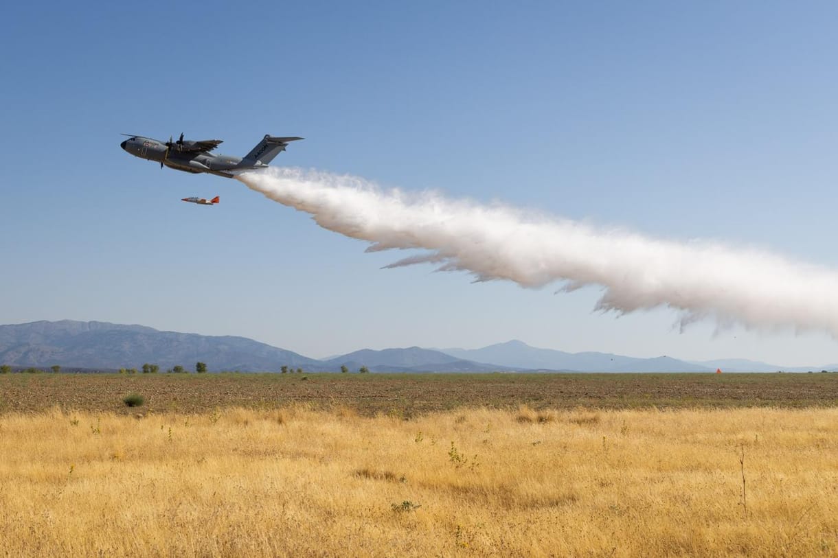 10 másodperc alatt enged ki 20 tonna vizet az Airbus gépe, ezzel hatékonyabb lehet a levegőből vezérelt tűzoltás