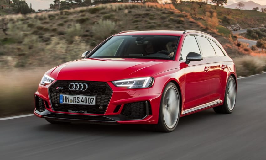 Akár 280-nal is száguldhat a család, itt kopogtat az ajtón az új kombi Audi RS4