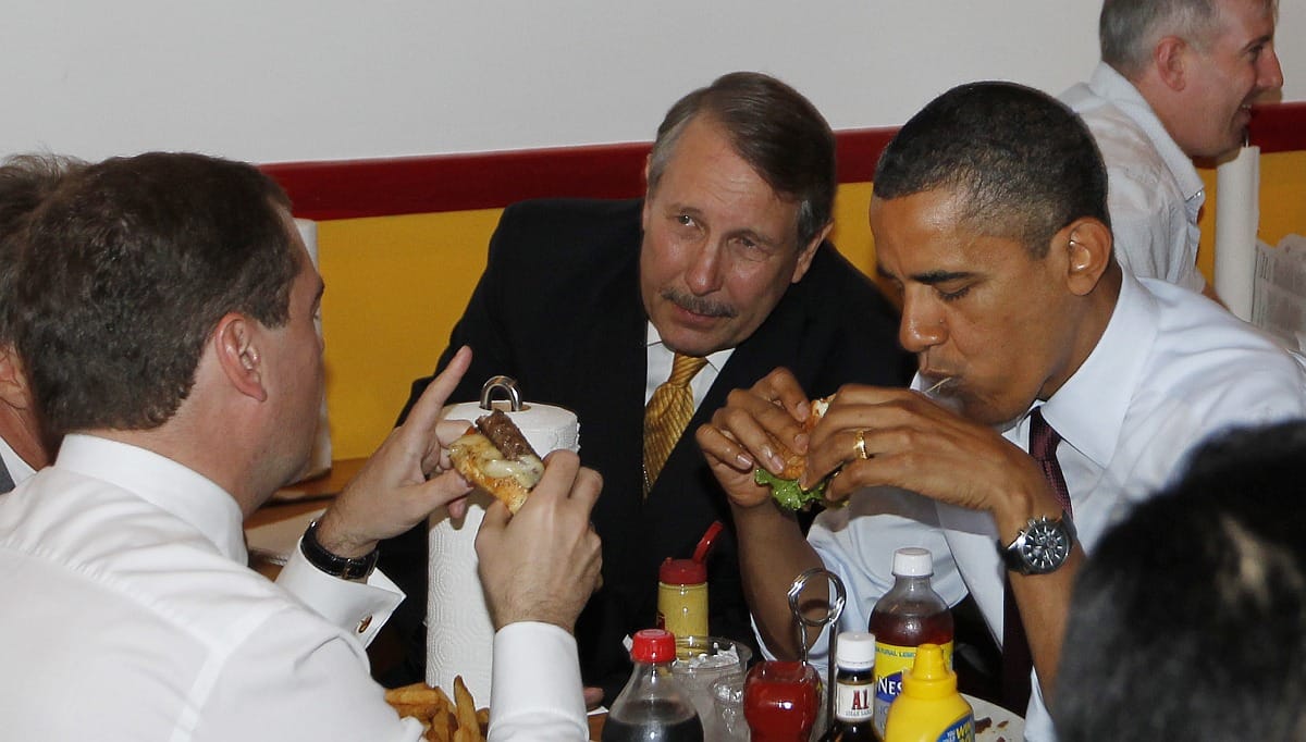 Fotó: Obama megint hamburgerrel ünnepelt
