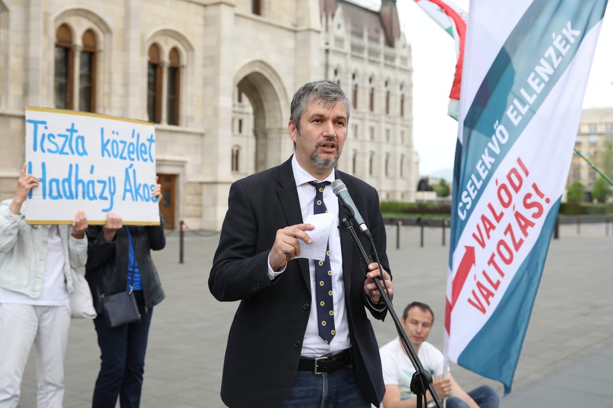 Hadházy Ákos fél évvel a választások után teheti le a képviselői esküt