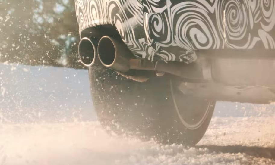 650 lóerővel a hóban: videón a Lamborghini divatterepjárója