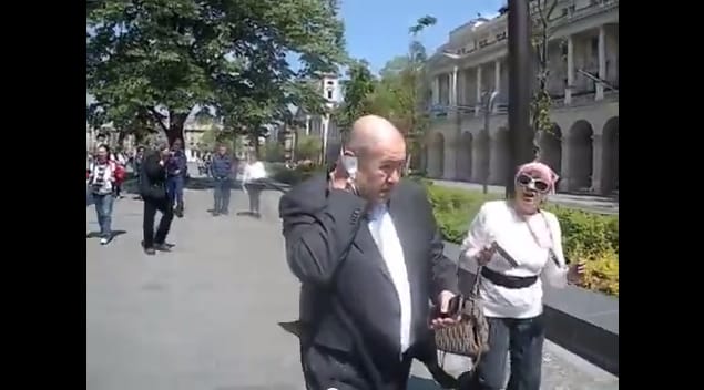 Videóra vették Gaudi-Nagy köpködés előtti akcióját