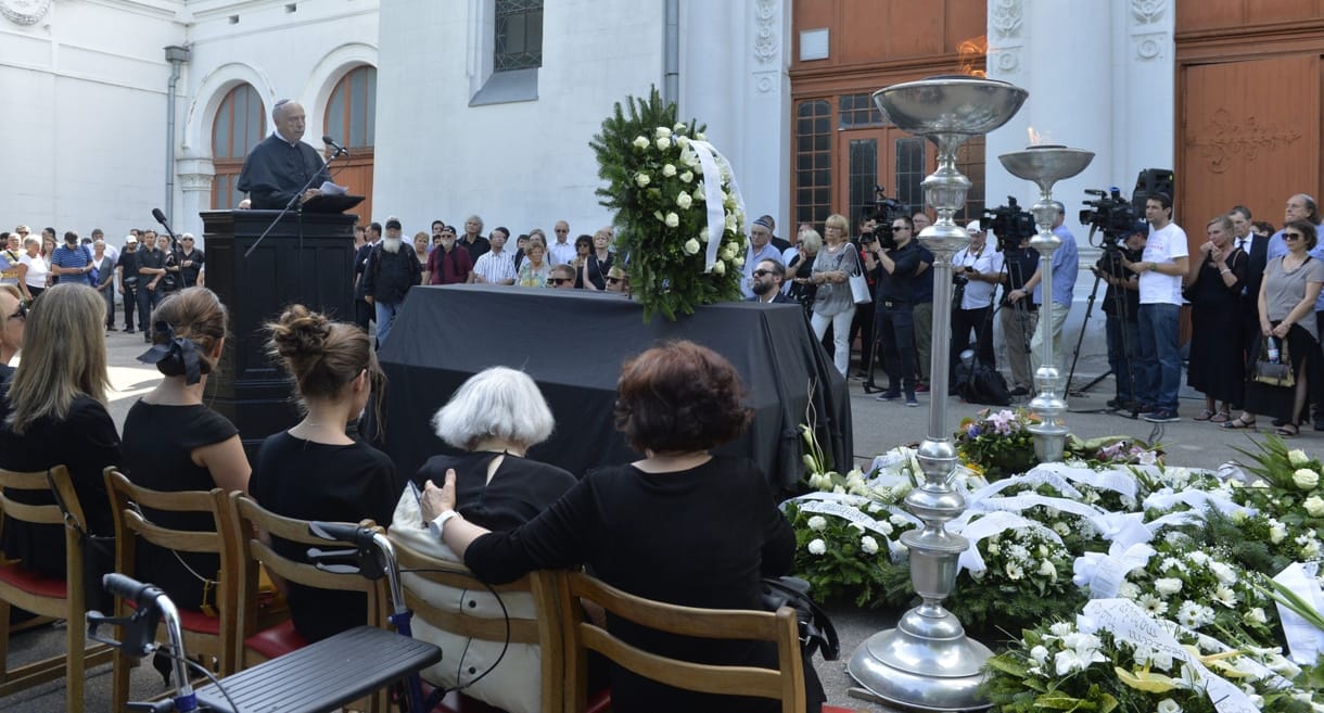Százak kísérték utolsó útjára Somló Tamást – fotók