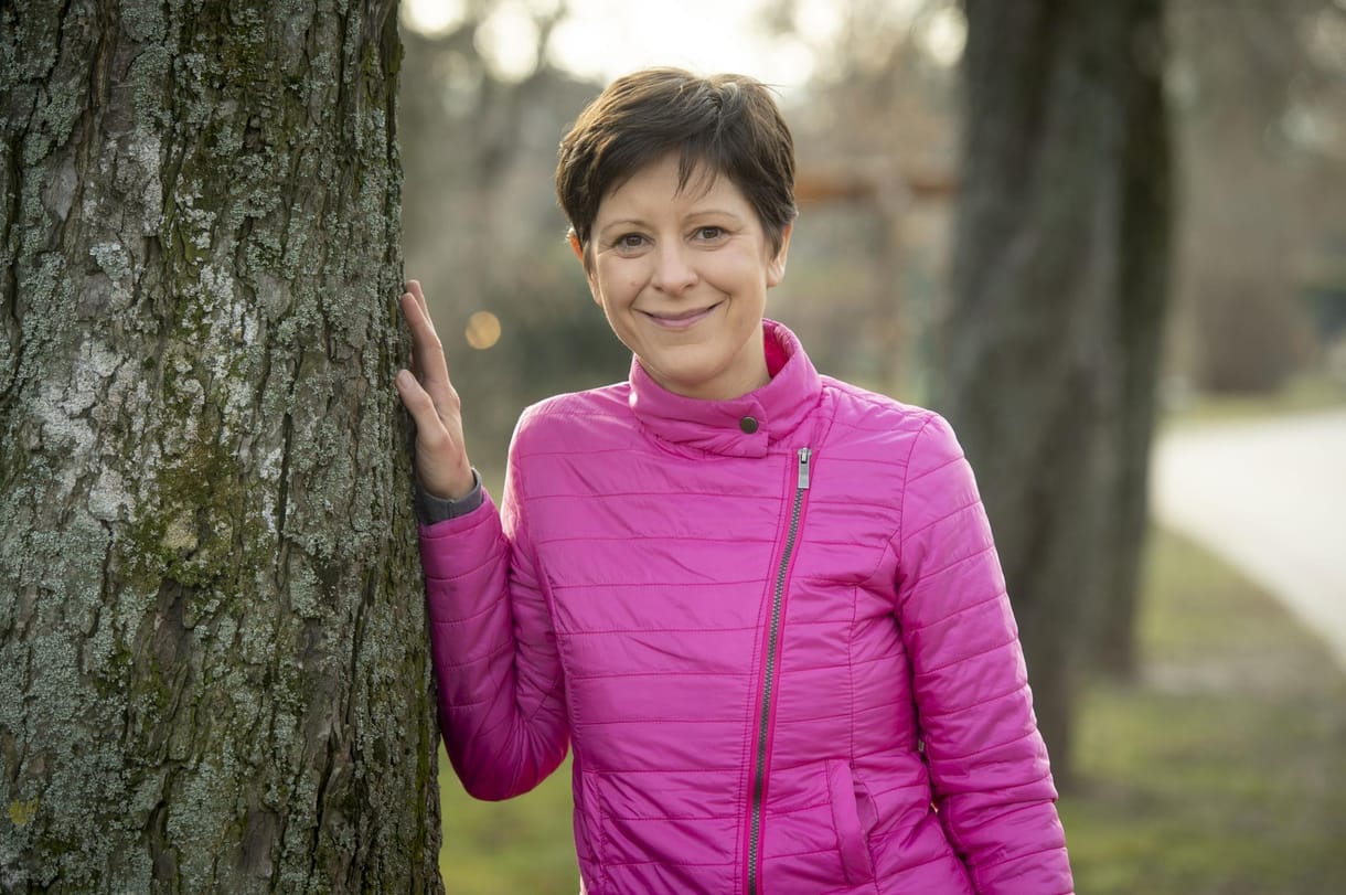 Szél Bernadett momentumos színekben indul Budakeszin
