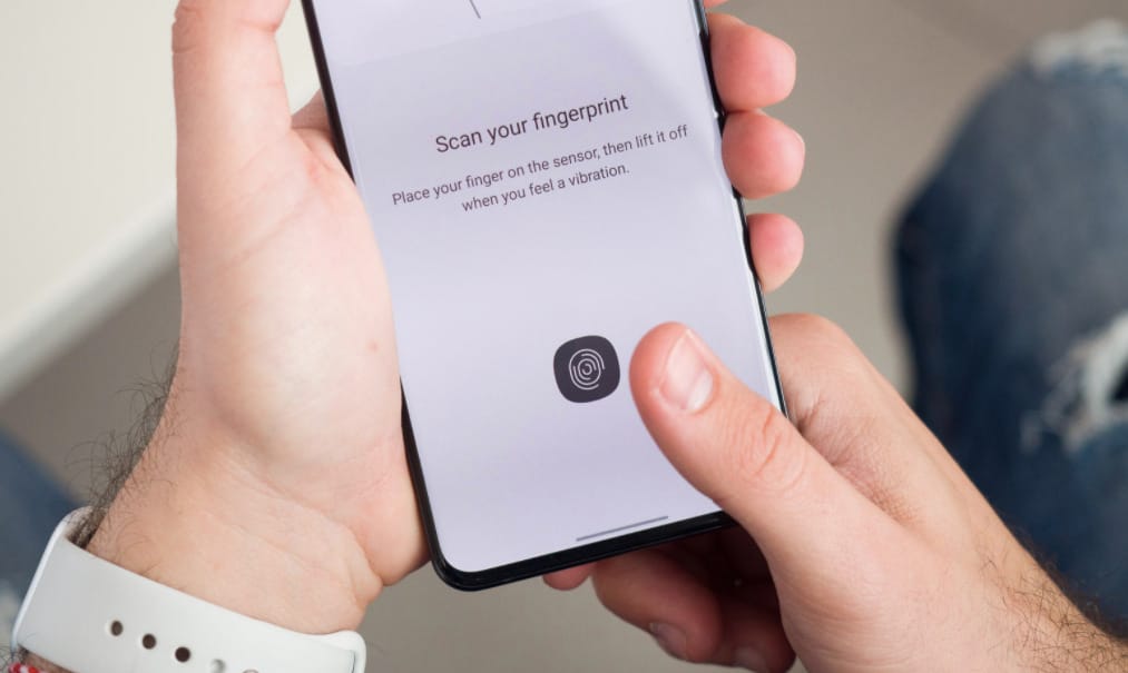 Nagyobb, gyorsabb a Qualcomm új ujjlenyomat-olvasója, ez kerülhet az idei csúcstelefonokba