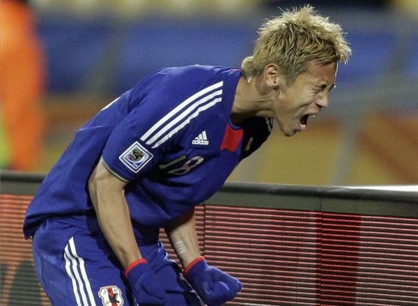 Japán győzelem és továbbjutás a focivébén