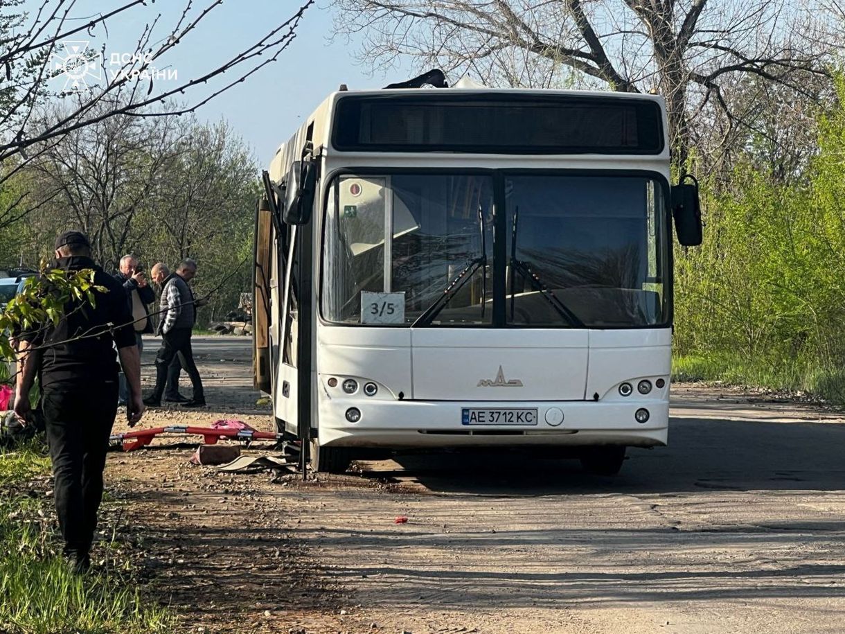 Ukrán munkásokat szállító buszba csapódott egy orosz drón, kilencen meghaltak