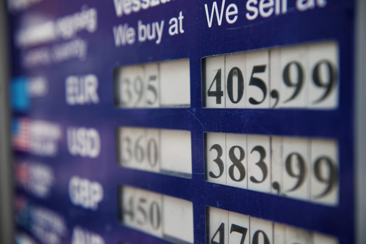 Padlóféket nyomott a Nemzeti Bank, mielőtt végképp falnak ment volna a forint