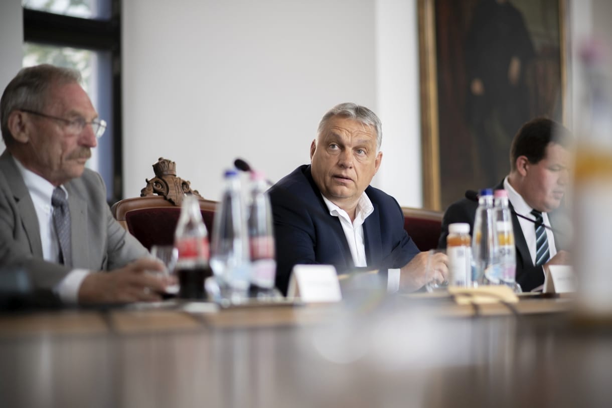 Orbán Viktor összehívta a védelmi tanácsot