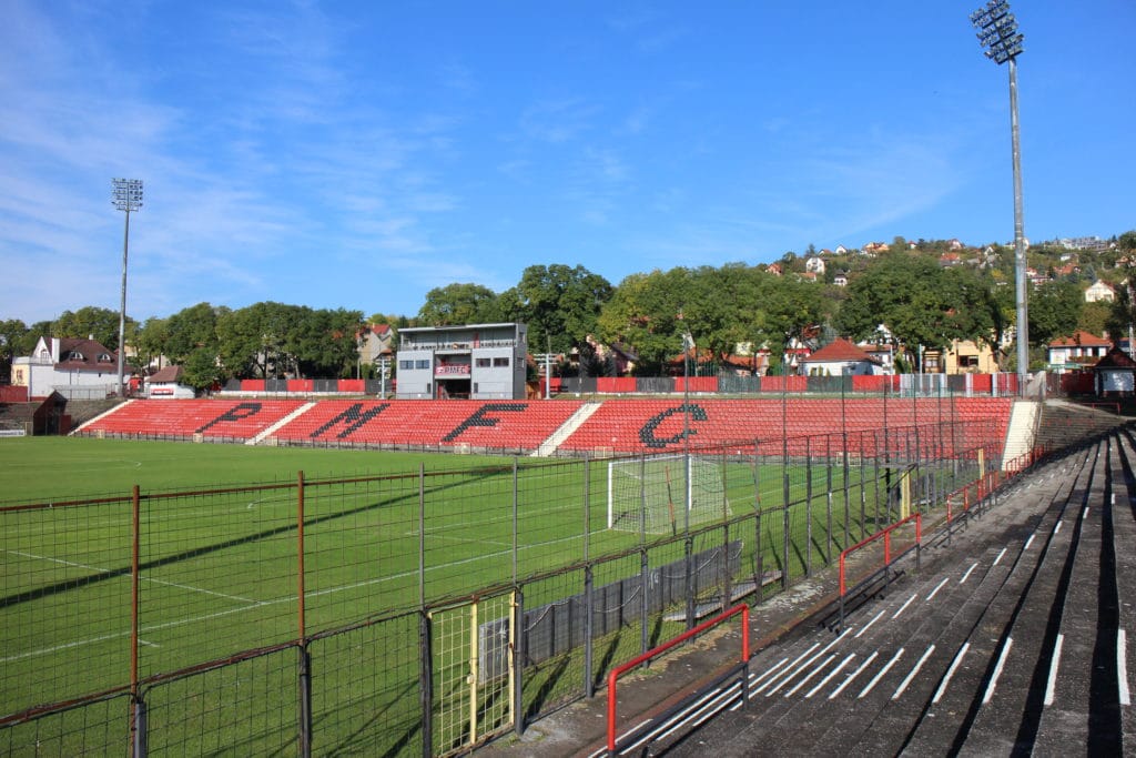 Ne bánkódjunk a pécsi leállás miatt, így is lesz elég csodastadion az alsóbb osztályokban