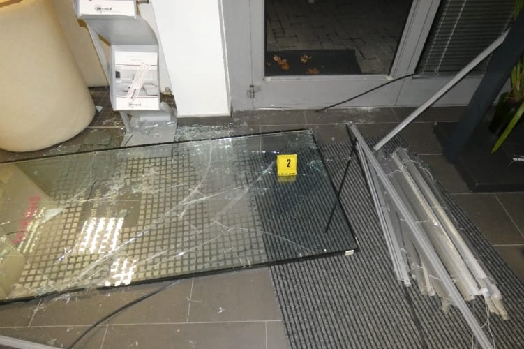Betörtek egy irodába és elaludtak, mert azt hitték, ott laknak