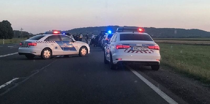 Száz rendőr csapott le egyszerre egy droghálózatra Tolnában