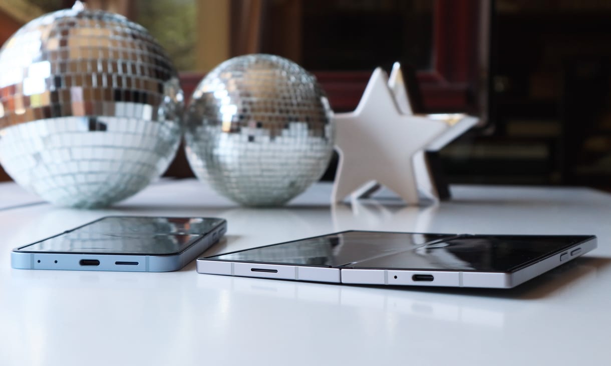 Olcsó hajlítható okostelefont és egy csodaszemüveget is bemutathat a Samsung