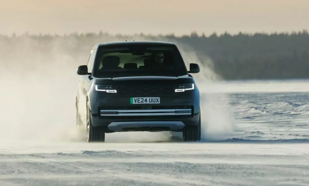 V8 helyett hatalmas aksival támad az elektromos új Range Rover