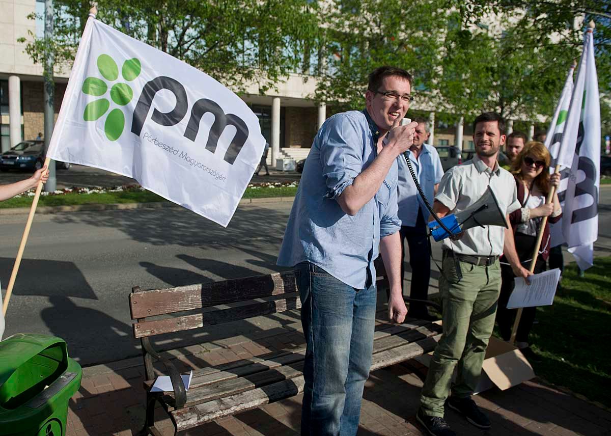 Ceglédi: Párbeszéd Másképp