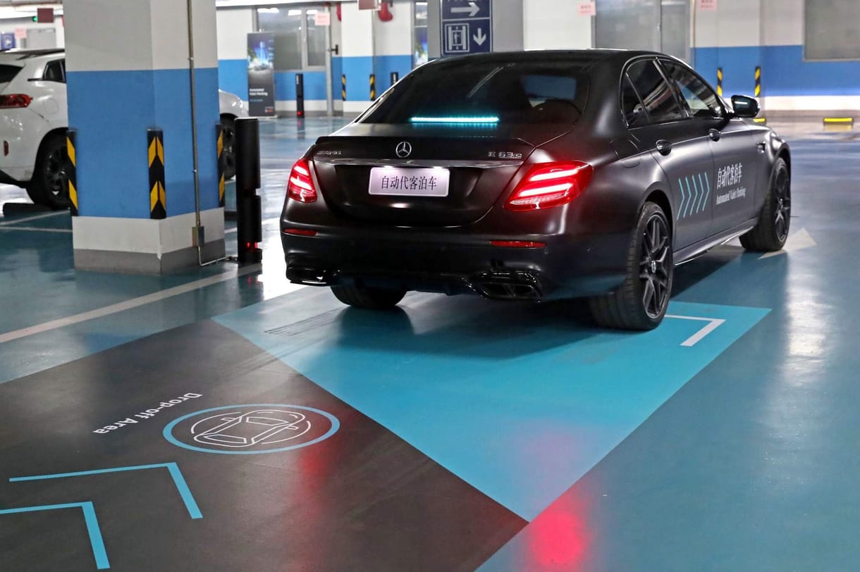 Kínában szintet léptek a sofőr nélküli parkolással – videó
