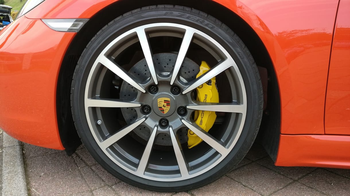 A Porsche, amire BMW-logót tettek