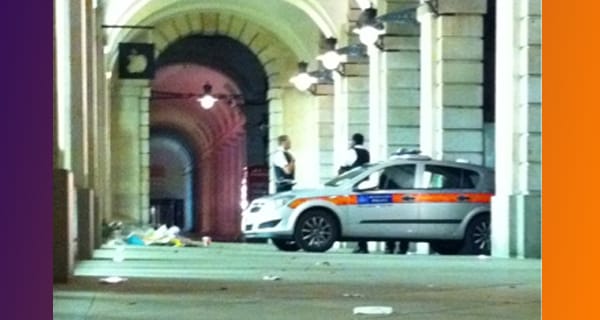 London – motoros banda rabolta ki az Apple boltot - képek!