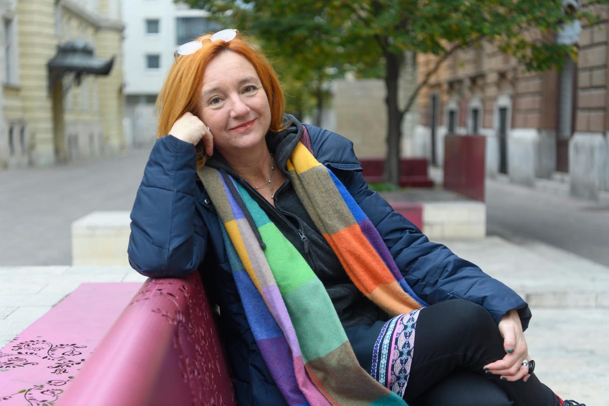 Rácz Zsuzsa: Nem a nők dolga, hogy 24 órában egy elcseszett rendszer terheit viseljék