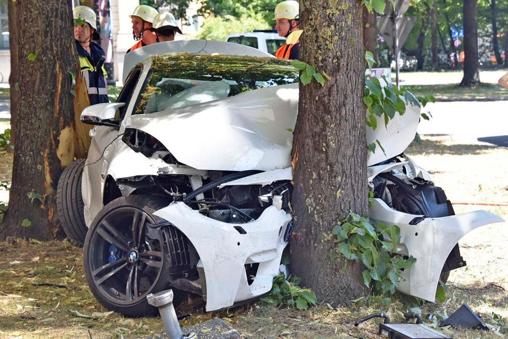 Elsőzés extra: máris totálkárosra törtek egy BMW M4-et