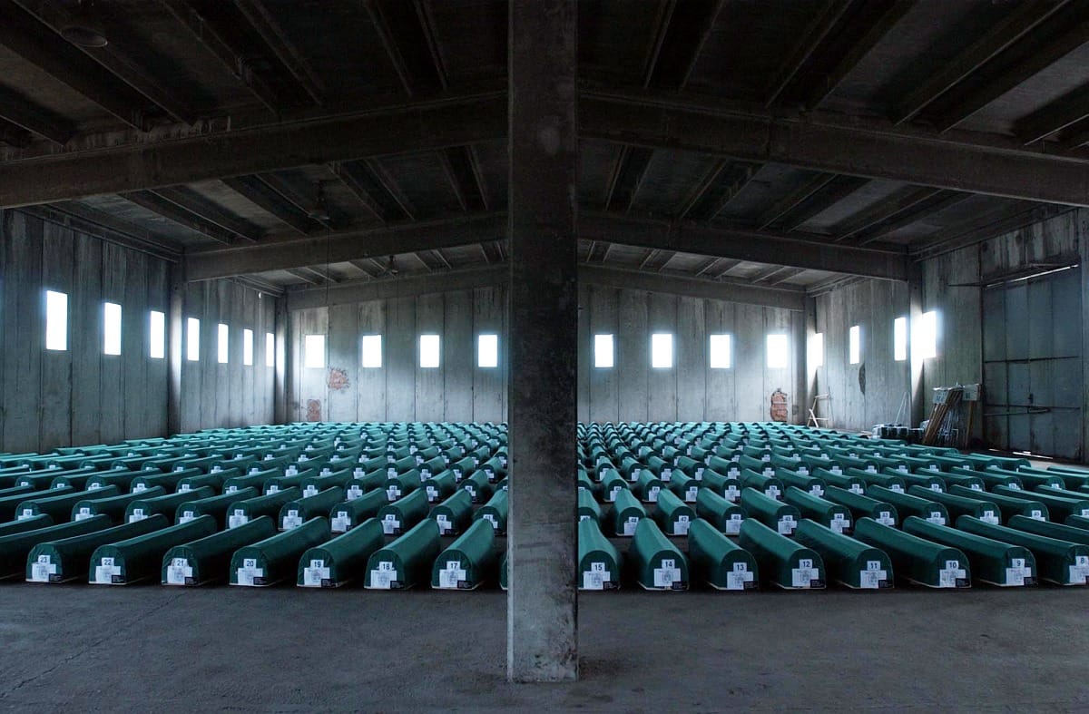 Srebrenicai gyásznap: több ezren a békemeneten