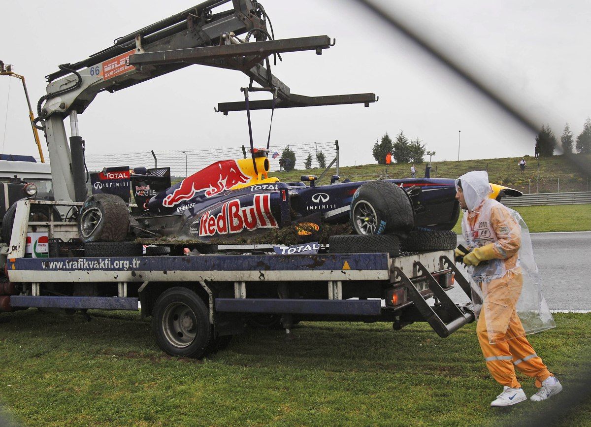 Vettel balesetet szenvedett a törökországi edzésen