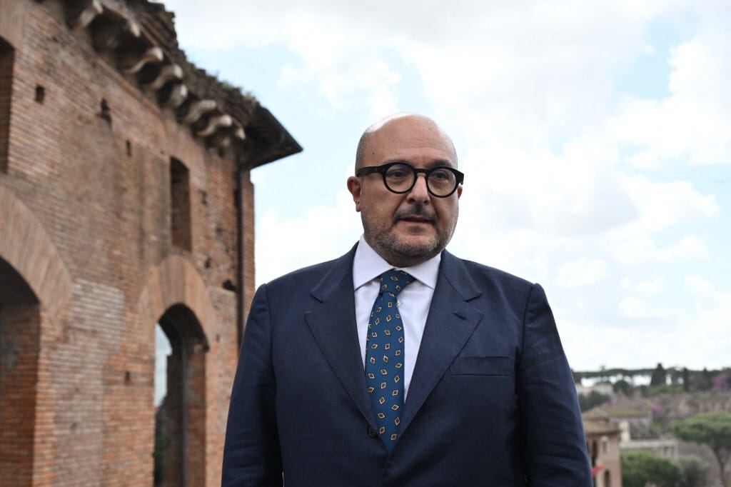 Zavaros nőügy miatt mondott le az olasz kulturális miniszter