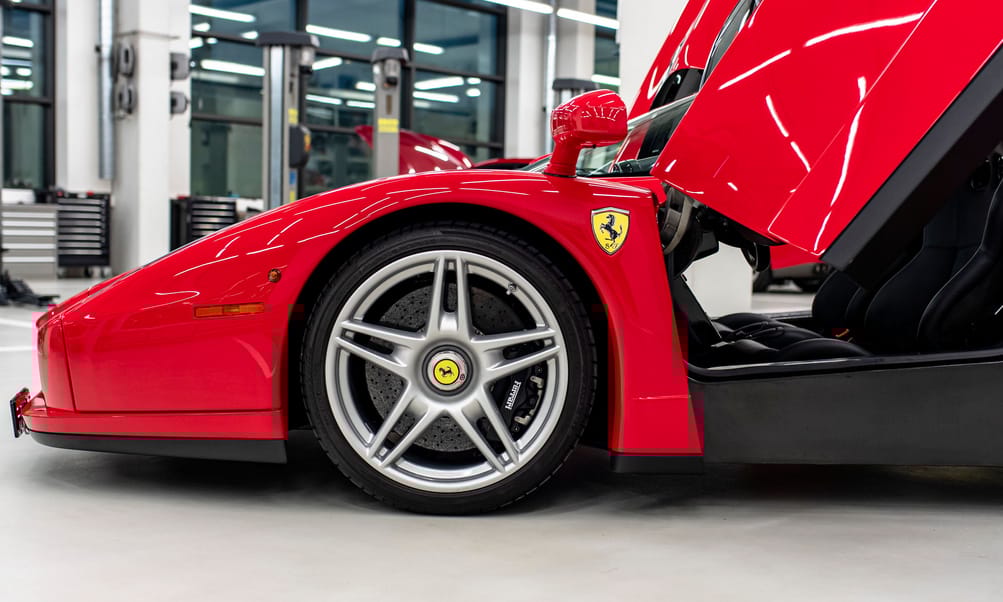 Eladó Vettel alig használt Ferrari Enzója
