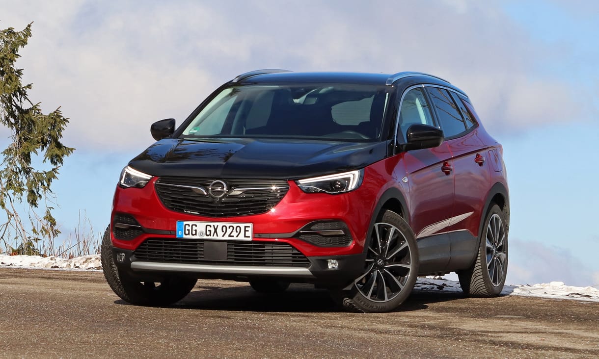 Drágán spórolni százezreket: kipróbáltuk az első zöld rendszámos Opel divatterepjárót