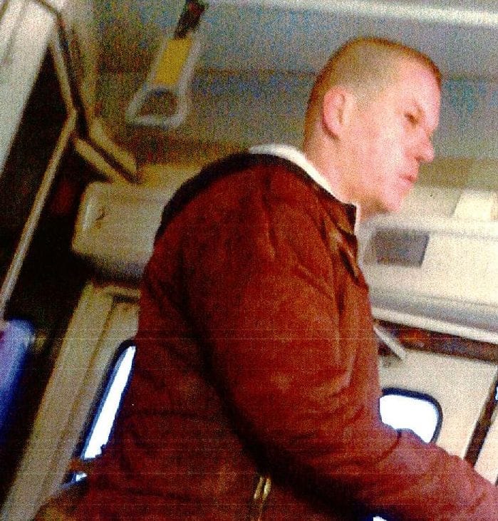 Fotó: a rendőrség szerint ez a férfi végzett önkielégítést az 1-es villamoson