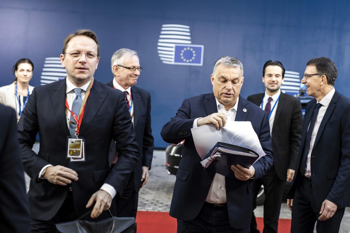 Jövő csütörtökön hallgatja meg Várhelyi Olivért az EP