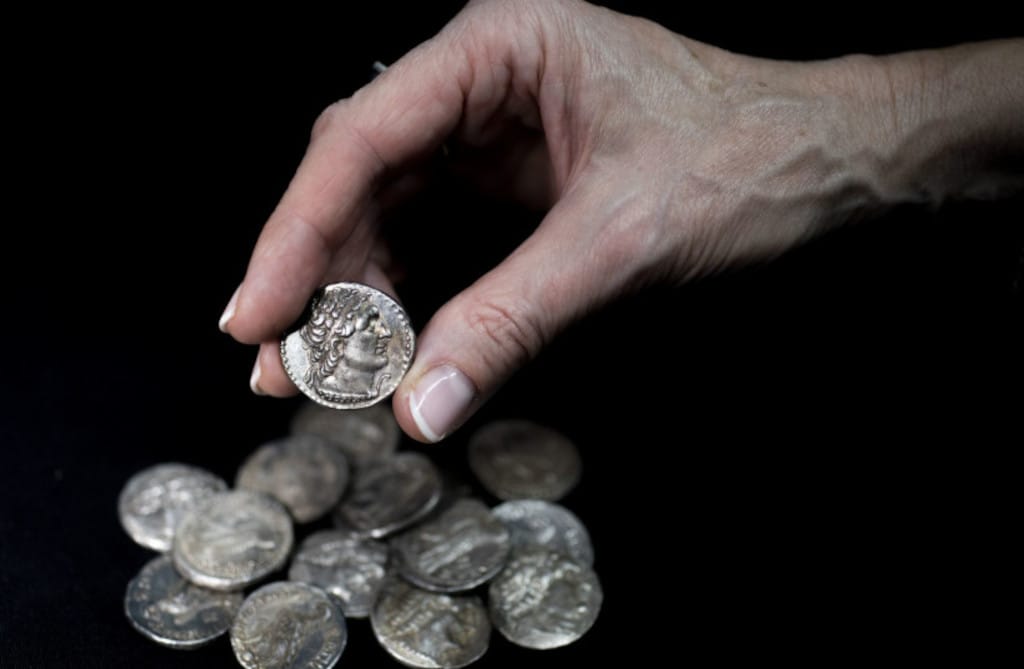 Kincsvadászokat akartak beelőzni, 15 darab 2200 éves érmét találtak régészek a Júdeai sivatagban