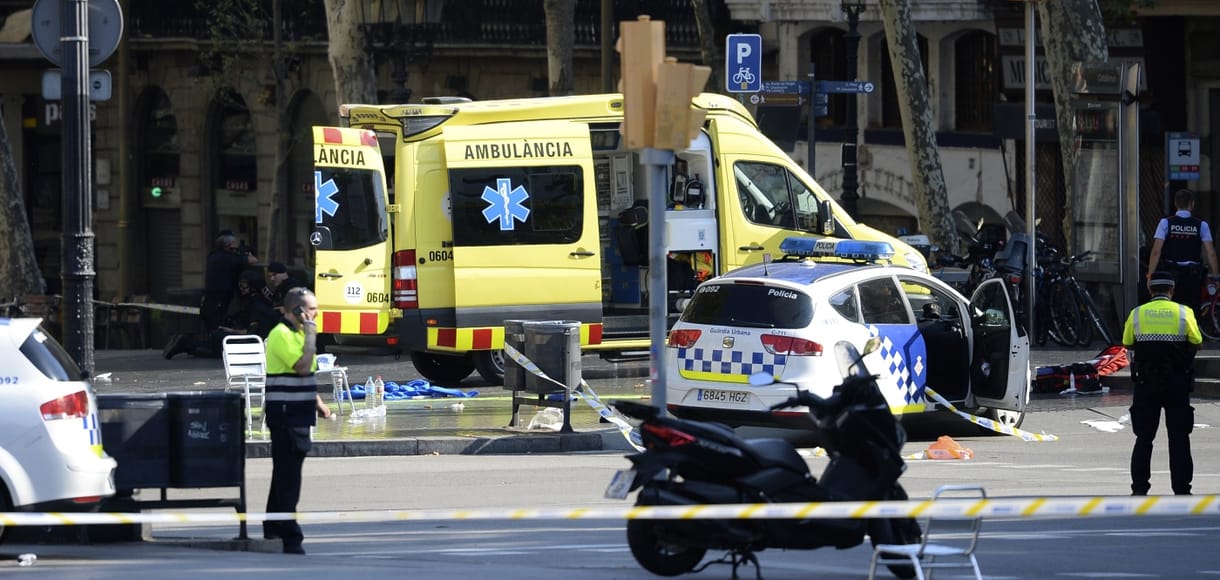 Tömegbe hajtott egy furgon Barcelonában, terrortámadás történt