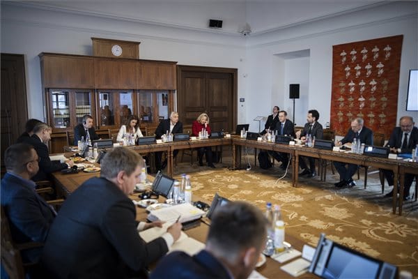 Orbán megkezdte a felkészülést arra az uniós elnökségre, amit az EP épp elvenni próbál tőle