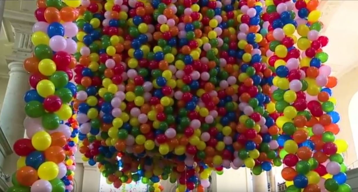 Nem 99, hanem 20,000 luftballon emelte magasba az ausztrál művészt