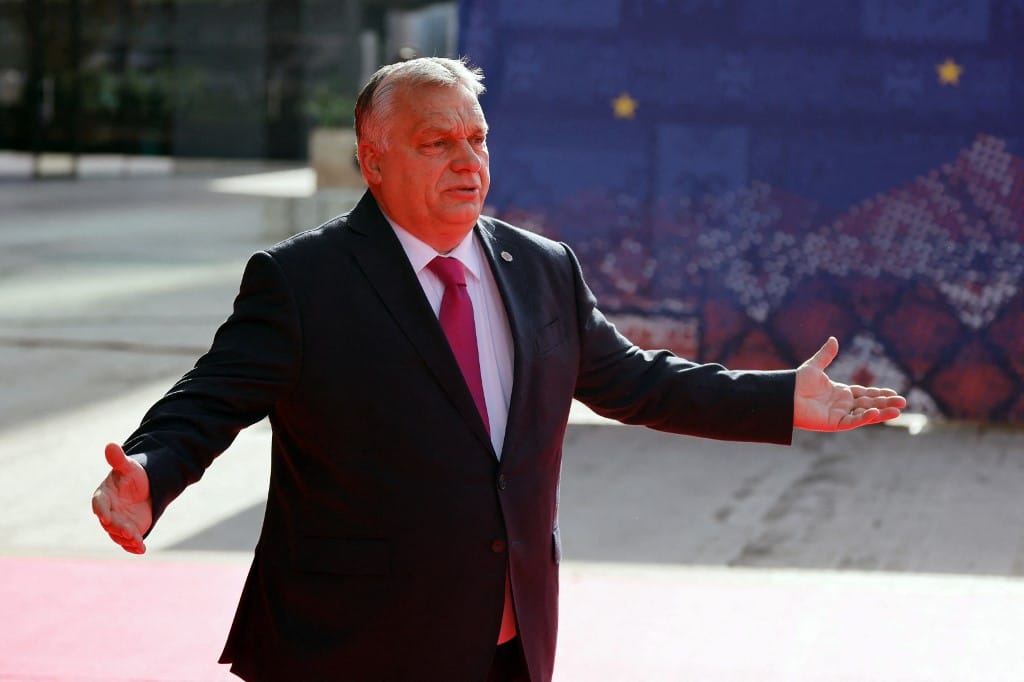 Orbán egy zsaroló, egy kofa, az EU-s megállapodás pedig szégyen az ellenzék szerint 
