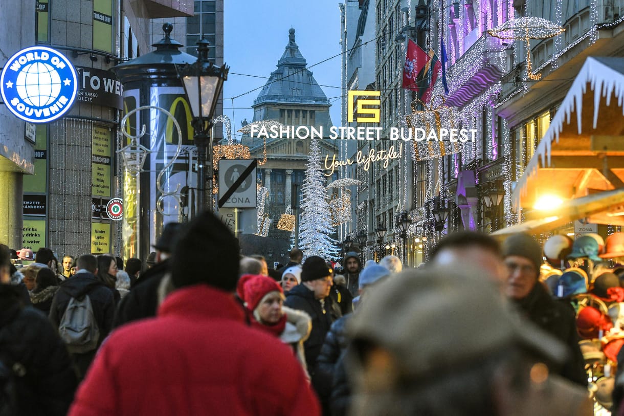 Egy évtizede nem várt ilyen nehéz karácsony a magyarokra, de legalább a Black Friday nagy akciókat hoz