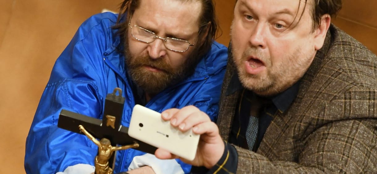Ha valaki a Sátán ellen indul harcba, bármilyen segédeszköz használata megengedett
