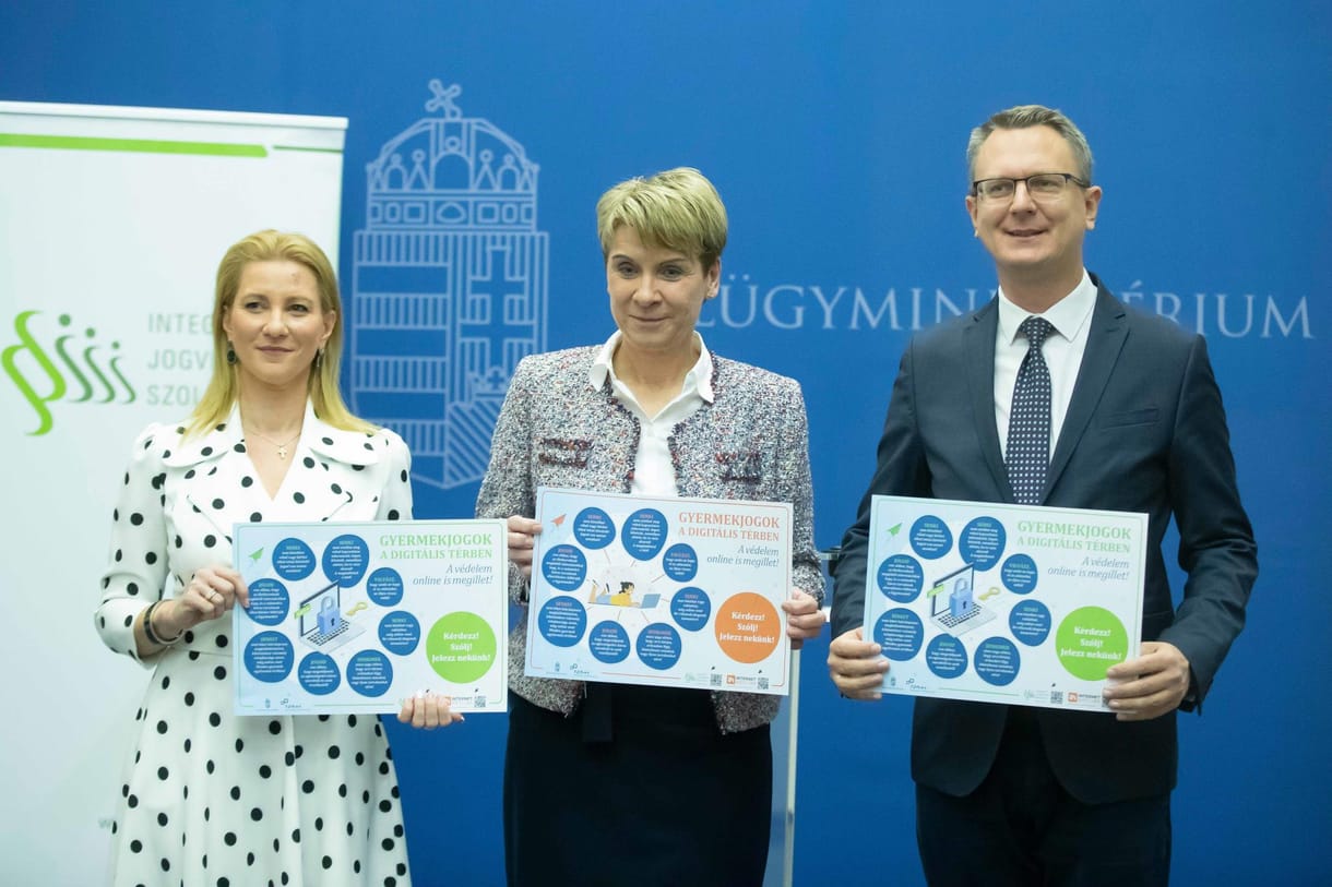 Iskolákban indít plakátkampányt a kormány