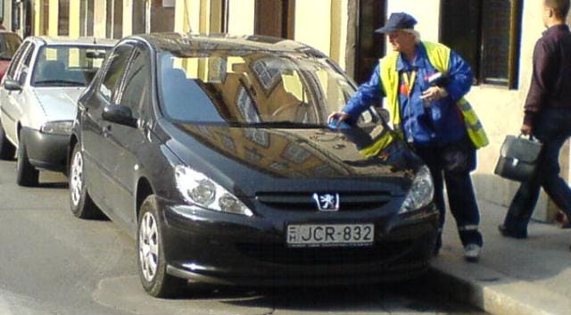 Két hét múlva nem lesz, aki az Erzsébet körúton bírságoljon a parkolásért