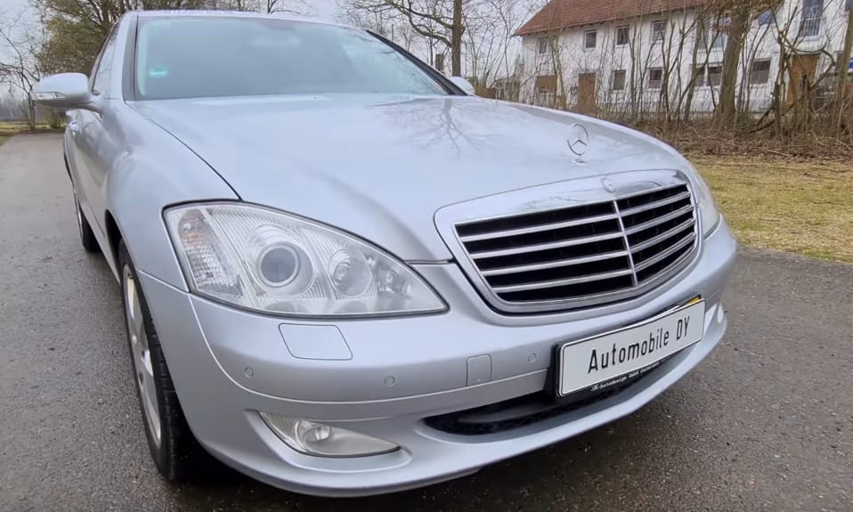 Így száguld egy régi dízel Mercedes S-osztály az Autobahnon – videó
