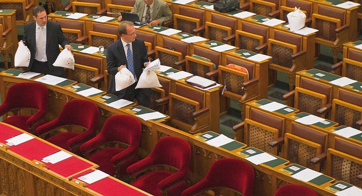 Képviselői juttatások: megemelik a magukét