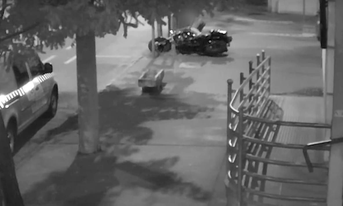 A rendőrség előtt próbált motort lopni egy részeg fiatal, jutalomjáték volt az elfogása