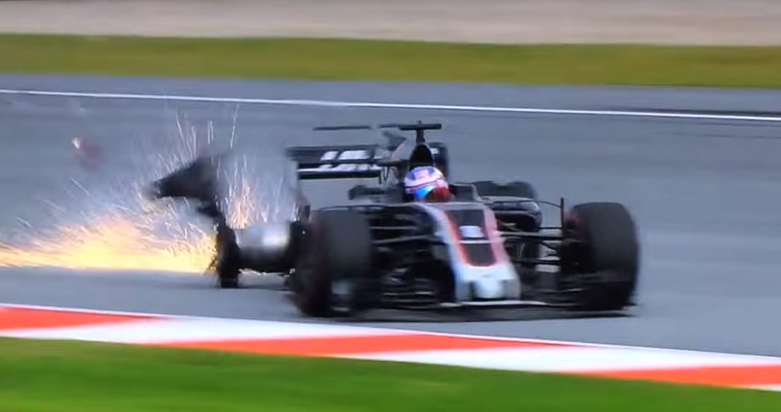 Elképesztő baleset miatt szakadt félbe az F1-es szabadedzés – videó