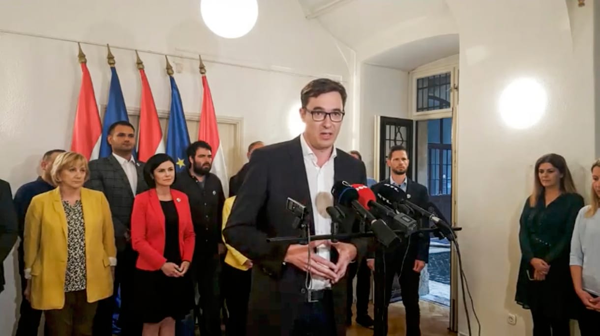 Karácsony: Nem visszalépek, hanem előre