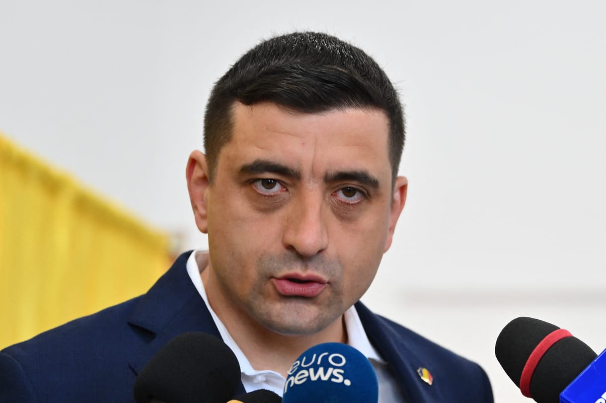 Az RMDSZ-nek nagyon nem tetszik, hogy Orbán kiállt a magyarellenes romániai elnökjelölt, George Simion mellett