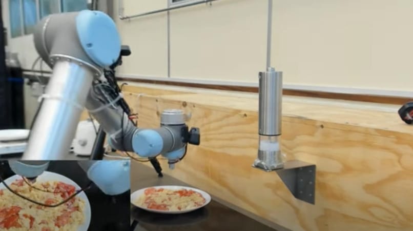 Se nyelve, se szája, mégis azonnal megmondja, hogy elég sós-e az étel – itt a robotszakács