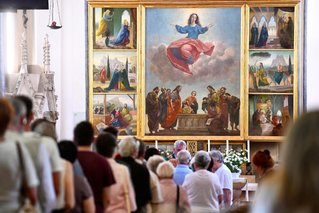 A járvány alatt is lelkesen szórta a pénzt a kormány az egyházaknak