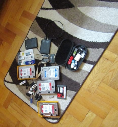 Több száz, gyermekekről készült fotót töltött fel az internetre egy 35 éves budapesti férfi 